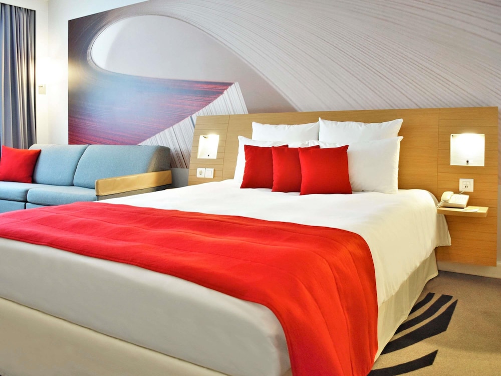 Habitación doble superior, 1 cama doble con sofá cama del hotel Novotel Bucharest City Centre. Foto 5