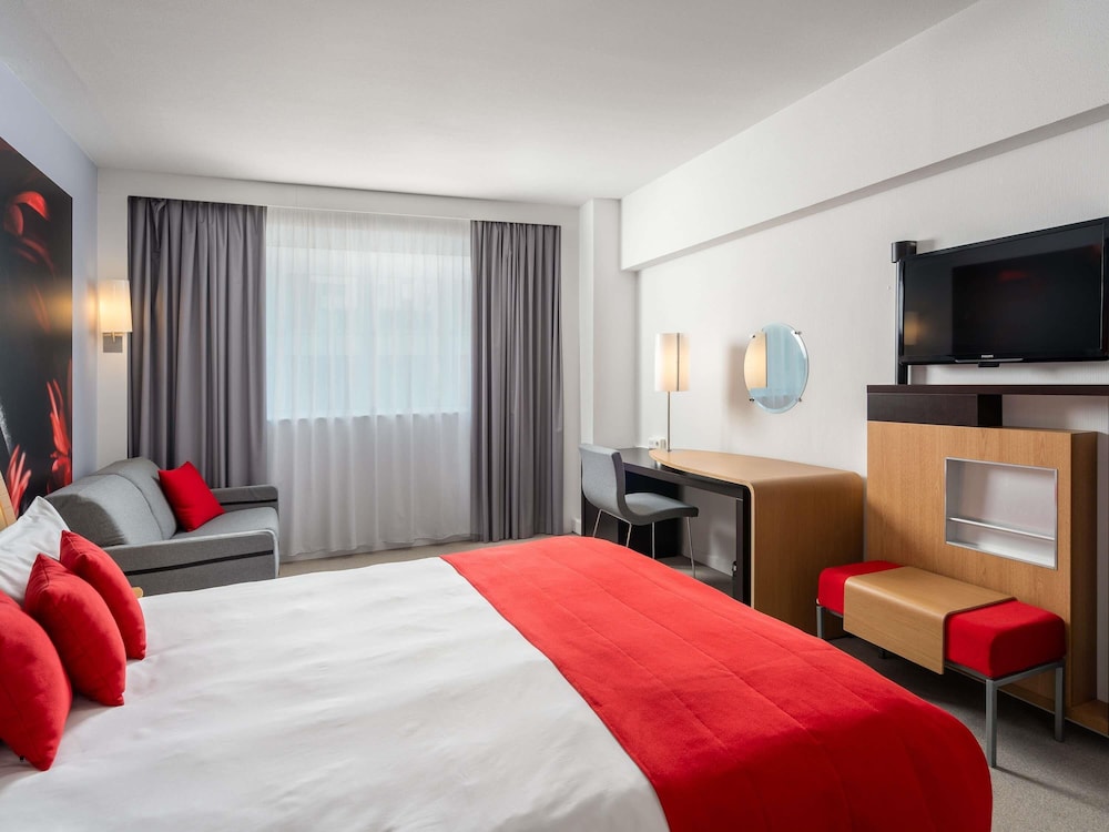 Habitación doble superior, 1 cama doble con sofá cama del hotel Novotel Bucharest City Centre. Foto 7