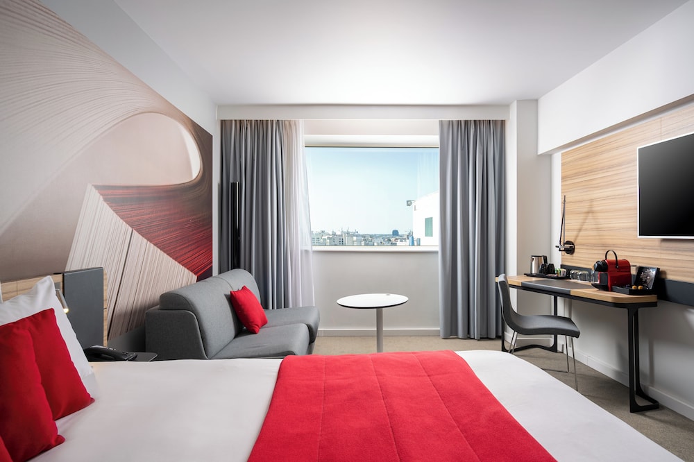 Habitación doble 1 Cama queen Vista ciudad Business Sofá Cama incluido Normal del hotel Novotel Bucharest City Centre. Foto 6