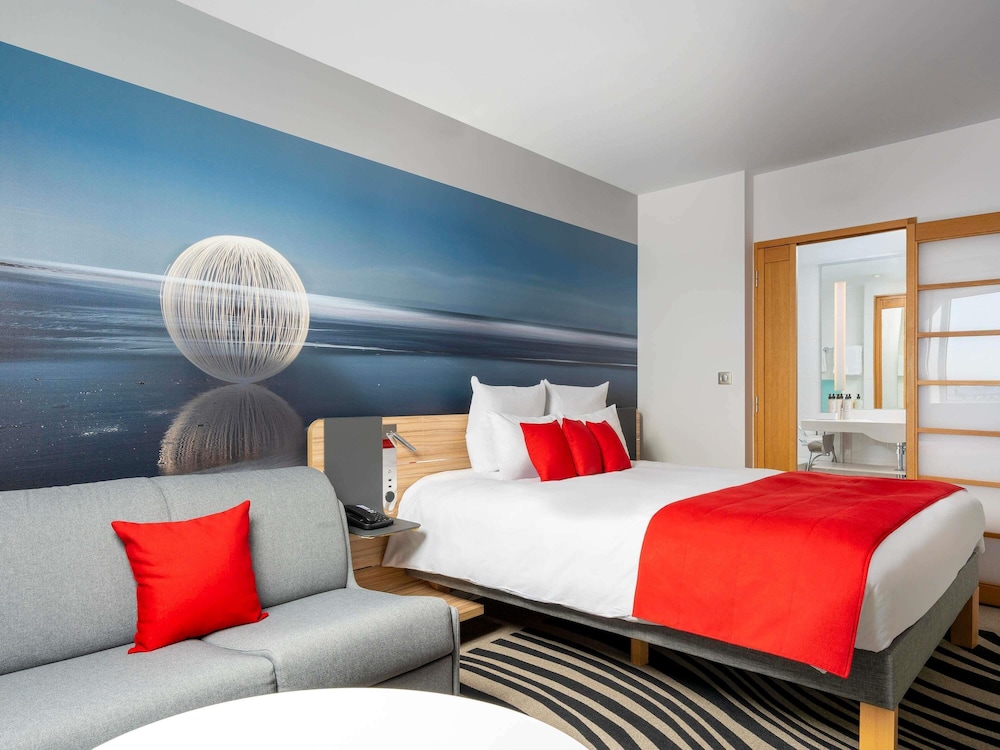 Habitación superior, 1 cama de matrimonio con sofá cama del hotel Novotel Bucharest City Centre