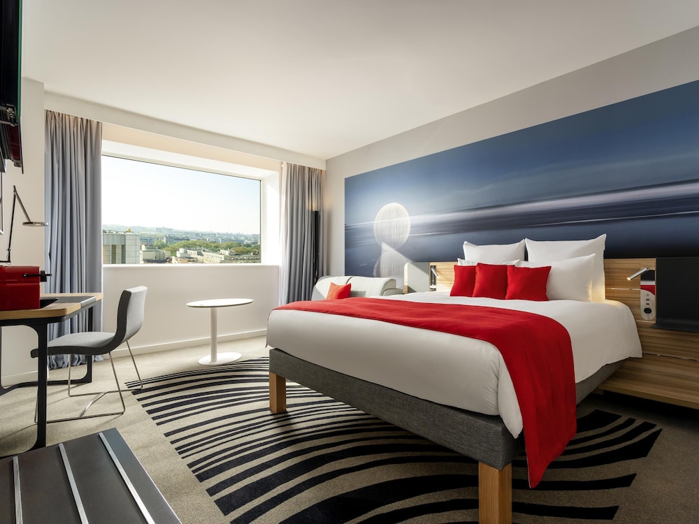 Habitación superior, 1 cama de matrimonio con sofá cama del hotel Novotel Bucharest City Centre. Foto 5