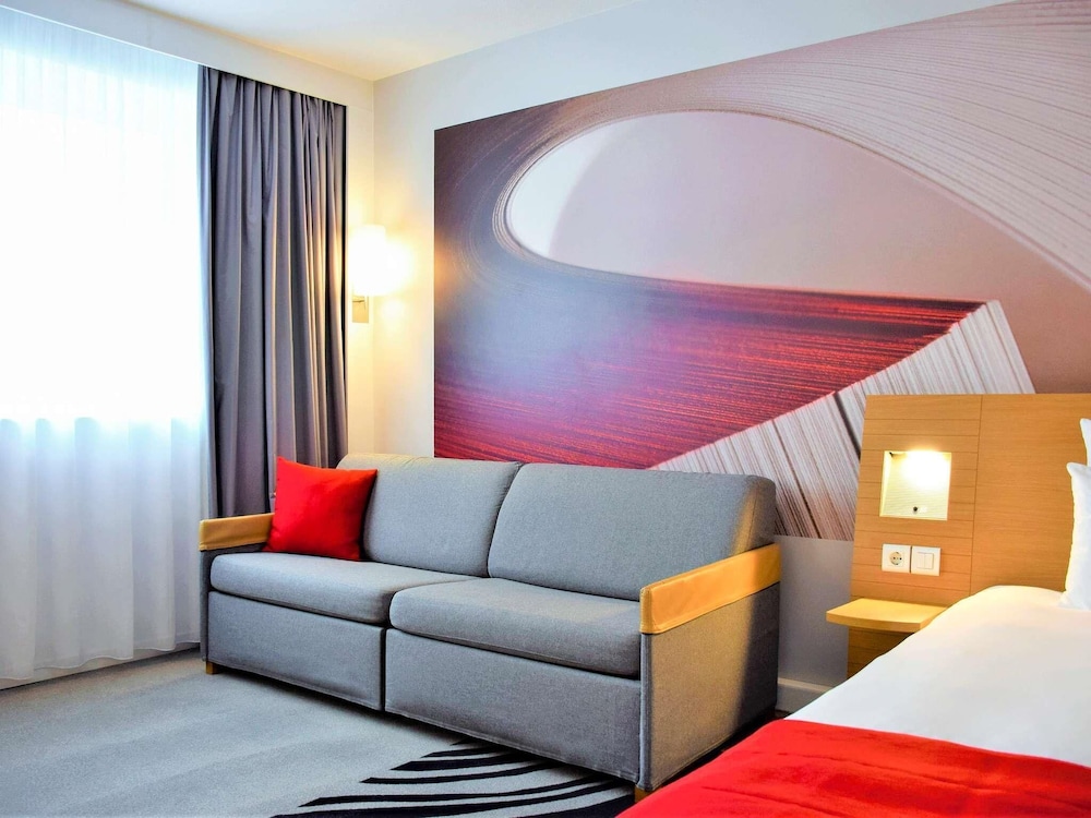 Habitación superior, 1 cama de matrimonio con sofá cama del hotel Novotel Bucharest City Centre. Foto 6