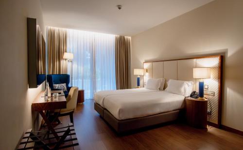 Habitación Doble Grand Premium - 2 camas del hotel Boeira Garden Porto Gaia, Curio Collection By Hilton. Foto 6