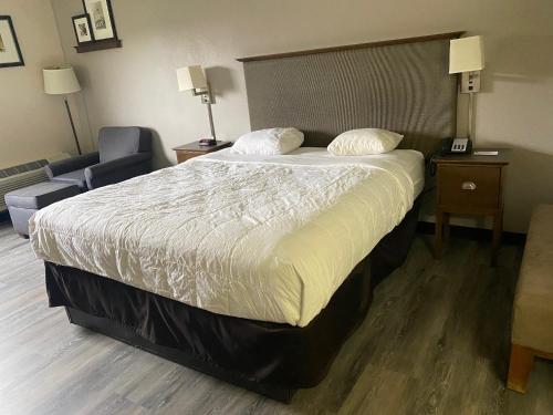 Habitación Doble Superior para fumadores - 1 cama grande del hotel 6 Rochester. Foto 1
