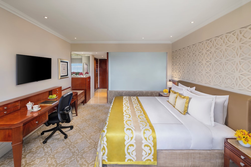 Habitación Deluxe con cama King y vistas al Enclave Diplomático del hotel Taj Palace, New Delhi. Foto 1