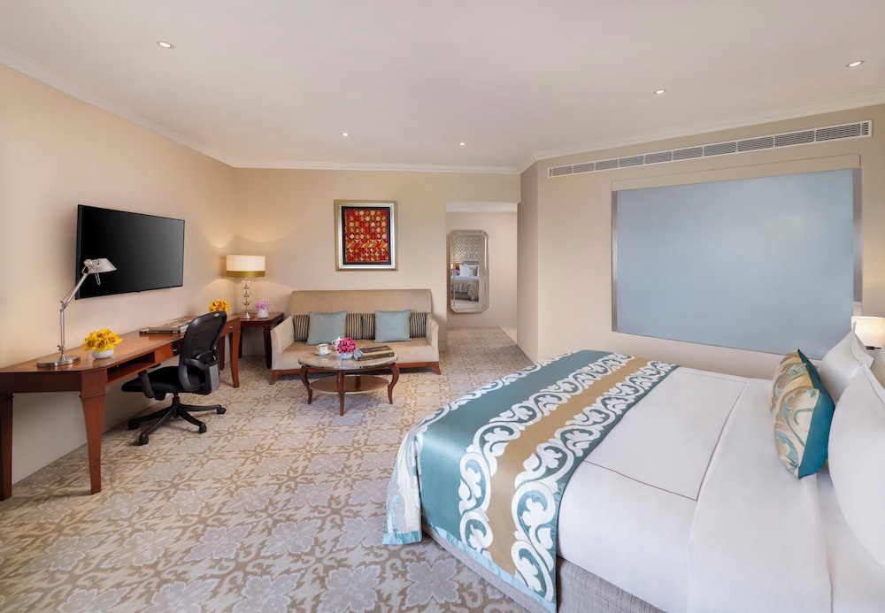Junior Suite Taj Club con Cama King del hotel Taj Palace, New Delhi. Foto 1