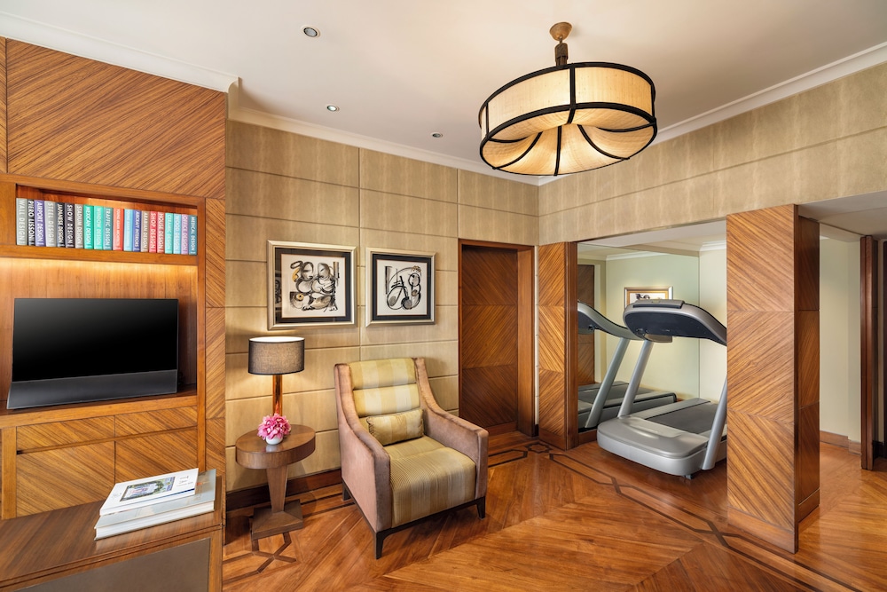 Suite presidencial con cama King, vistas a la piscina del hotel Taj Palace, New Delhi. Foto 5