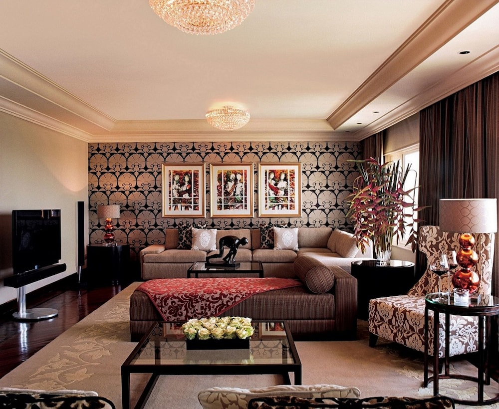 Suite presidencial con cama King, vistas a la piscina del hotel Taj Palace, New Delhi. Foto 10