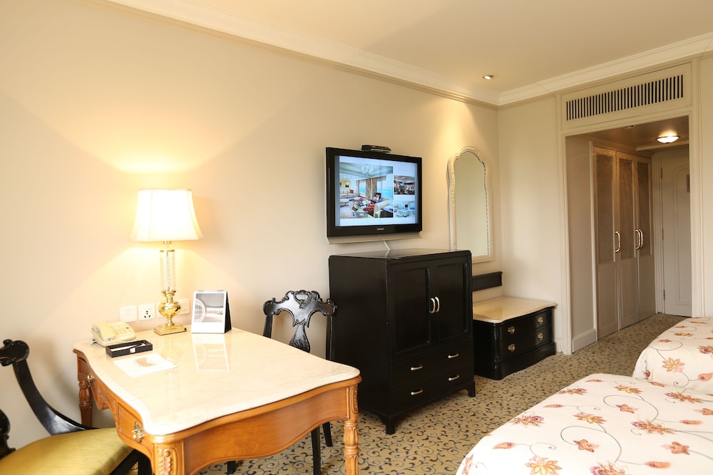 Habitación Superior con dos camas individuales y vistas al Enclave Diplomático del hotel Taj Palace, New Delhi. Foto 1