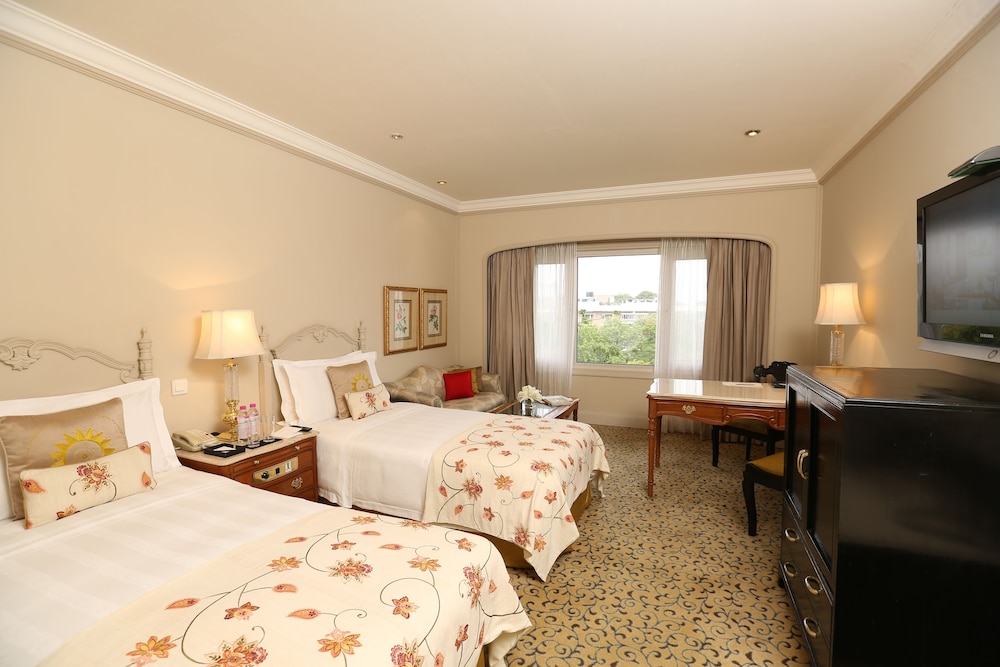 Habitación Superior con dos camas individuales y vistas al Enclave Diplomático del hotel Taj Palace, New Delhi. Foto 6