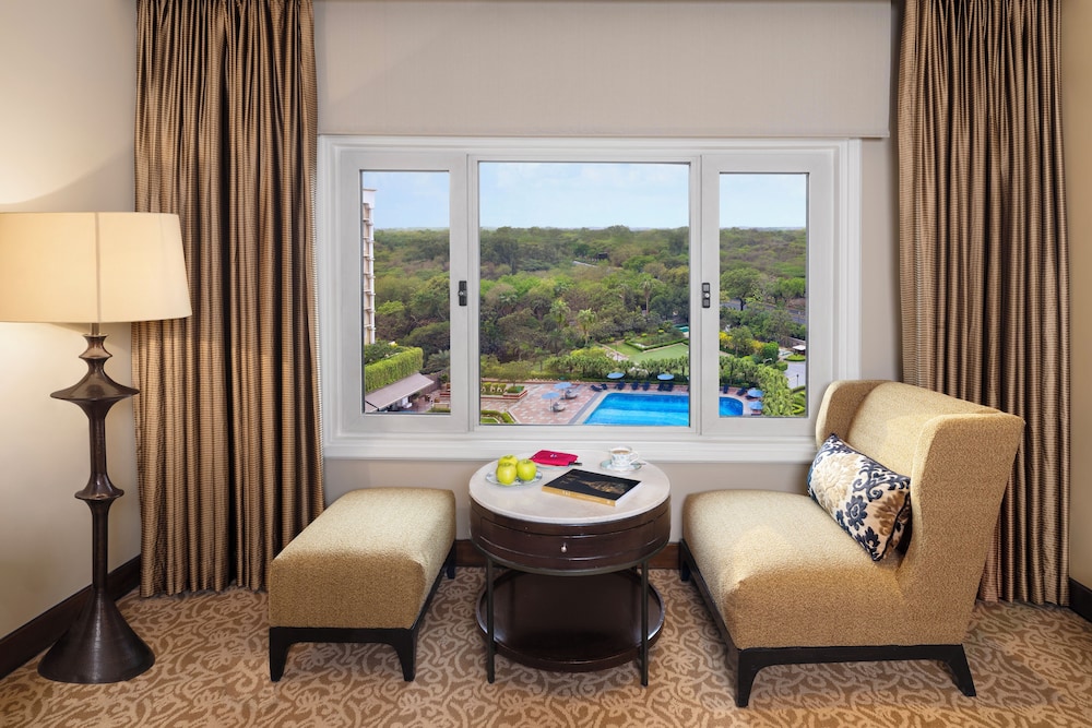 Habitación Taj Club con Cama King y Vista al Bosque y la Piscina del hotel Taj Palace, New Delhi. Foto 3