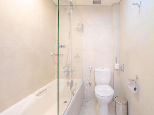Suite Deluxe de 2 dormitorios del hotel Mövenpick and Resort Al Bida'a Kuwait. Foto 3