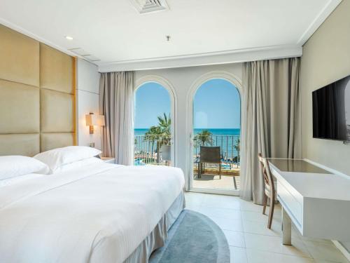 Suite Deluxe de 2 dormitorios del hotel Mövenpick and Resort Al Bida'a Kuwait. Foto 8