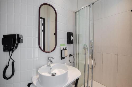 Habitación Doble del hotel Prince Albert Gare de Lyon. Foto 6