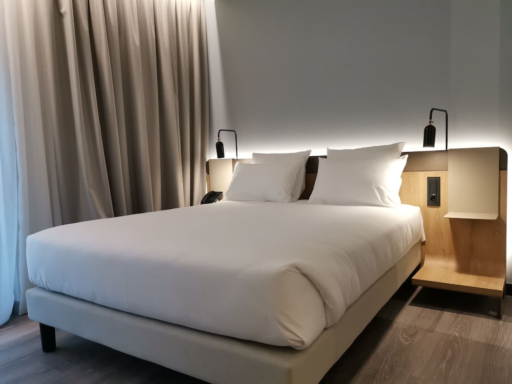 Habitación Doble Estándar del hotel Novotel Parma Centro. Foto 1