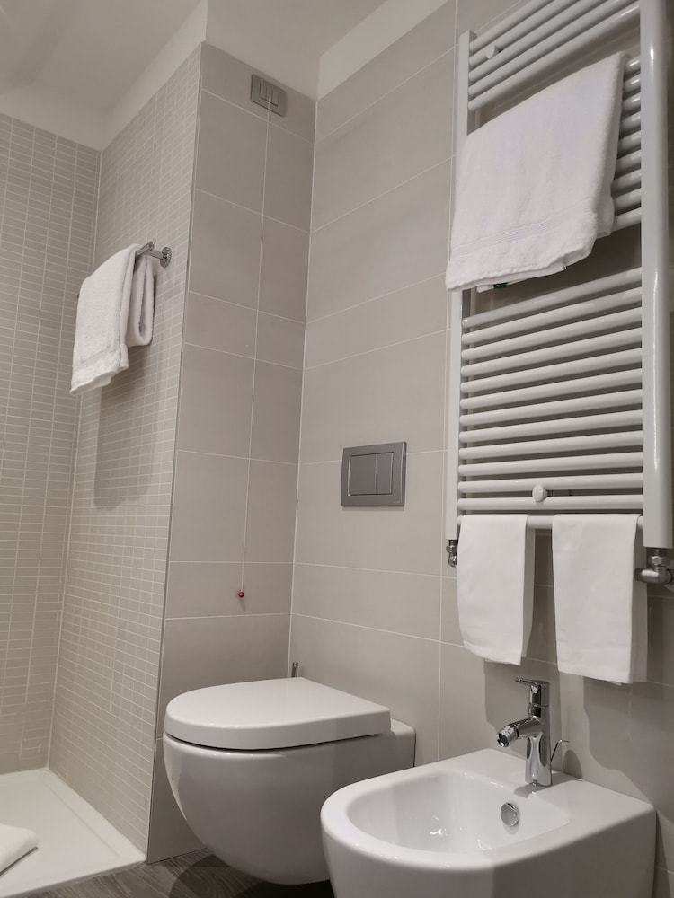 Habitación Doble Estándar del hotel Novotel Parma Centro. Foto 9