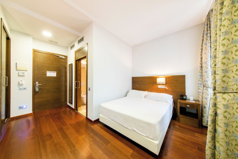 Habitación con 1 cama doble o 2 individuales del hotel Soho Boutique Oviedo. Foto 1