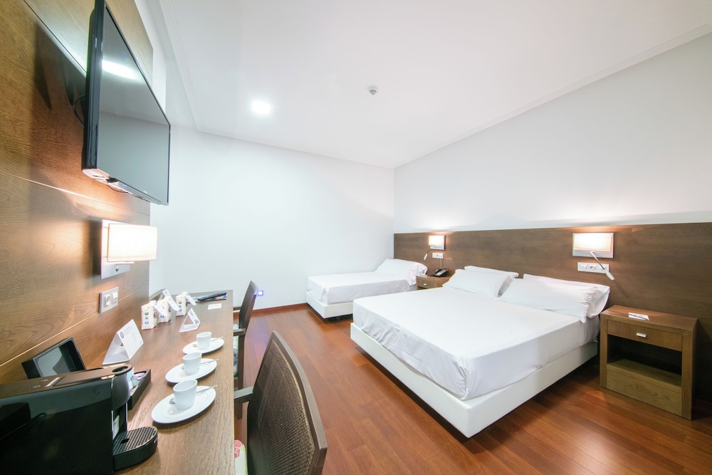 Habitación triple del hotel Soho Boutique Oviedo. Foto 4