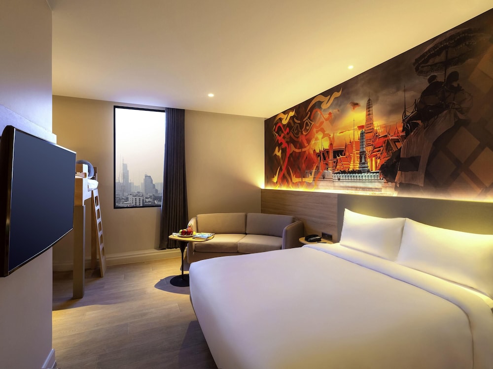 Habitación Familiar con 1 cama Queen y 1 cama litera del hotel ibis Styles Bangkok Ratchada. Foto 3