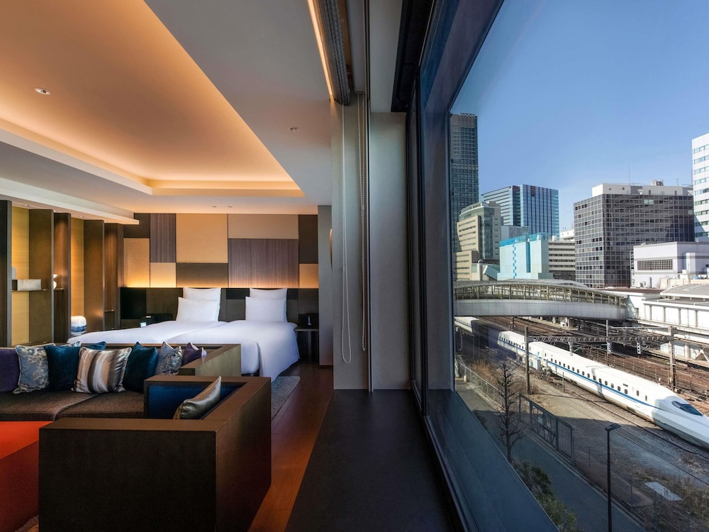Suite Superior, Acceso al Lounge, 1 cama King del hotel Pullman Tokyo Tamachi. Foto 3
