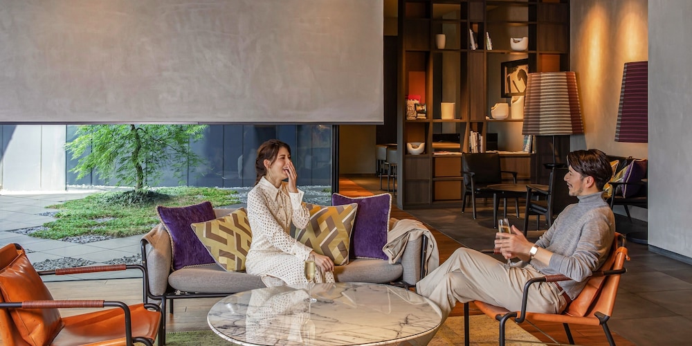 Suite Superior, Acceso al Lounge, 1 cama King del hotel Pullman Tokyo Tamachi. Foto 10
