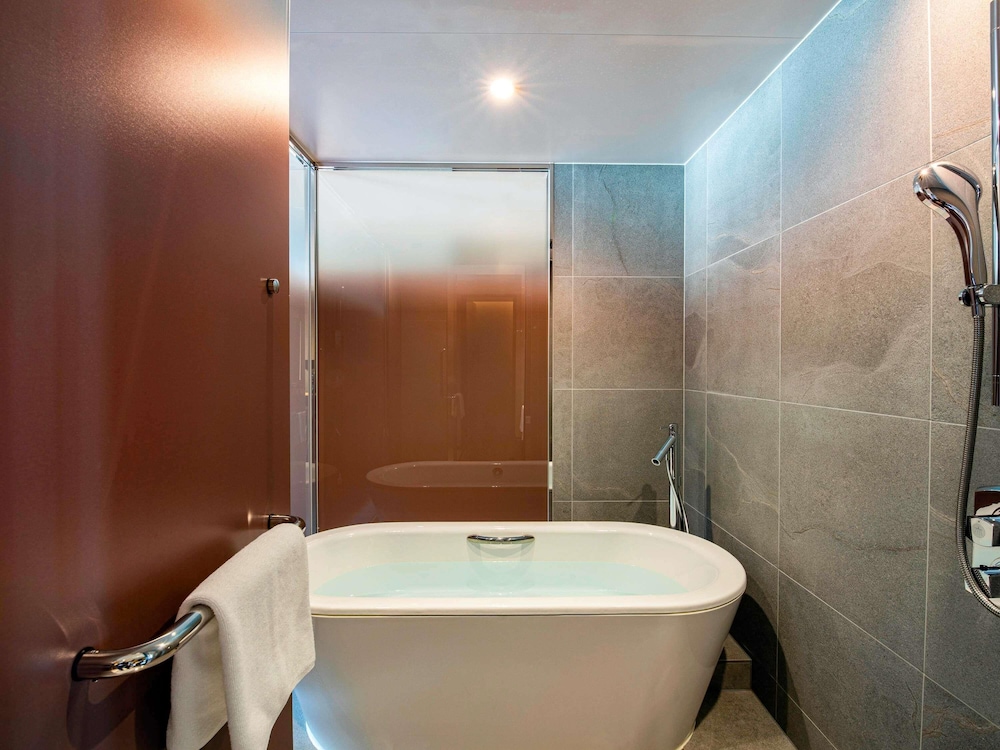 Suite Superior, Acceso al Lounge, 2 camas individuales del hotel Pullman Tokyo Tamachi. Foto 4