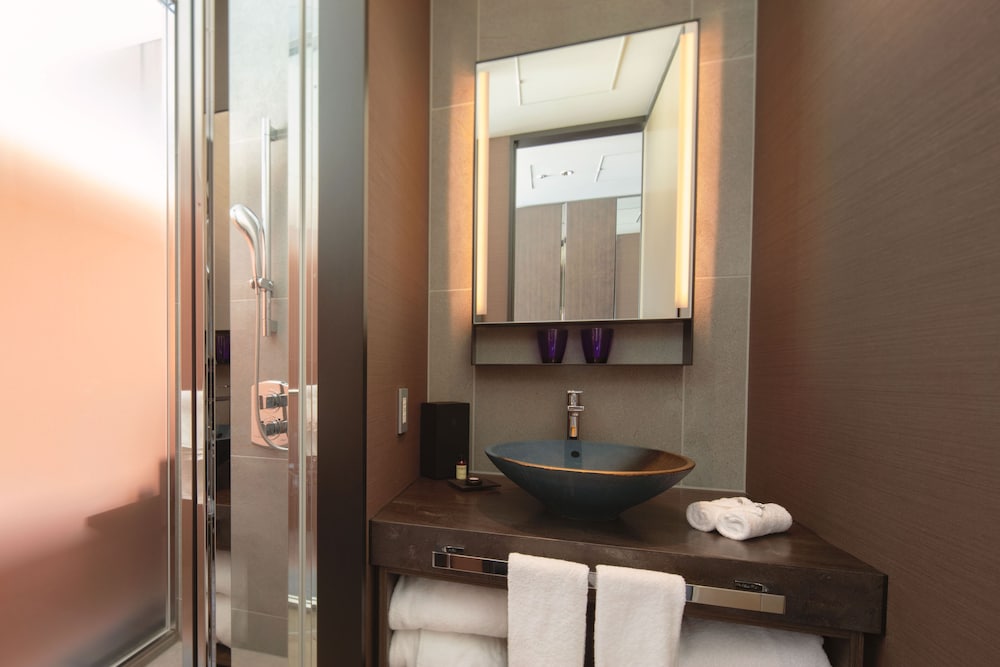 Habitación superior con 2 camas individuales del hotel Pullman Tokyo Tamachi. Foto 9