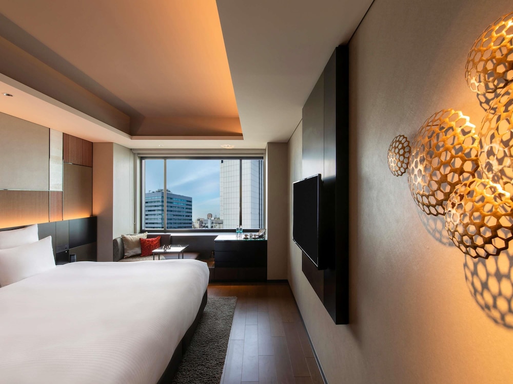 HABITACIÓN EXECUTIVE SUPERIOR, Acceso al Lounge, 1 cama King - size del hotel Pullman Tokyo Tamachi. Foto 4