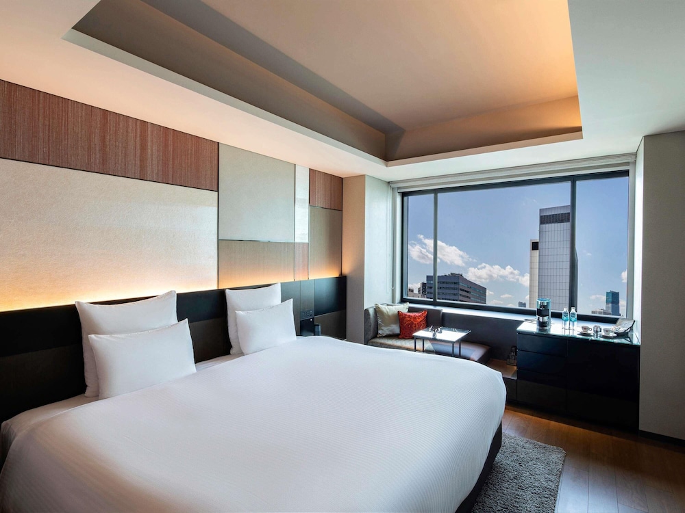 HABITACIÓN EXECUTIVE SUPERIOR, Acceso al Lounge, 1 cama King - size del hotel Pullman Tokyo Tamachi. Foto 9