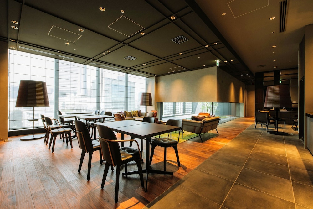HABITACIÓN EXECUTIVE SUPERIOR, Acceso al Lounge, 1 cama King - size del hotel Pullman Tokyo Tamachi. Foto 14