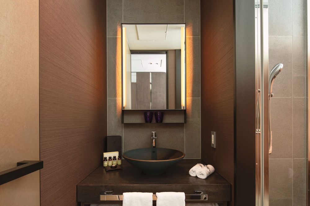 HABITACIÓN EXECUTIVE SUPERIOR, Acceso al Lounge, 2 camas individuales del hotel Pullman Tokyo Tamachi. Foto 9