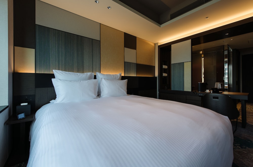 HABITACIÓN SUPERIOR con 1 cama king size del hotel Pullman Tokyo Tamachi. Foto 1