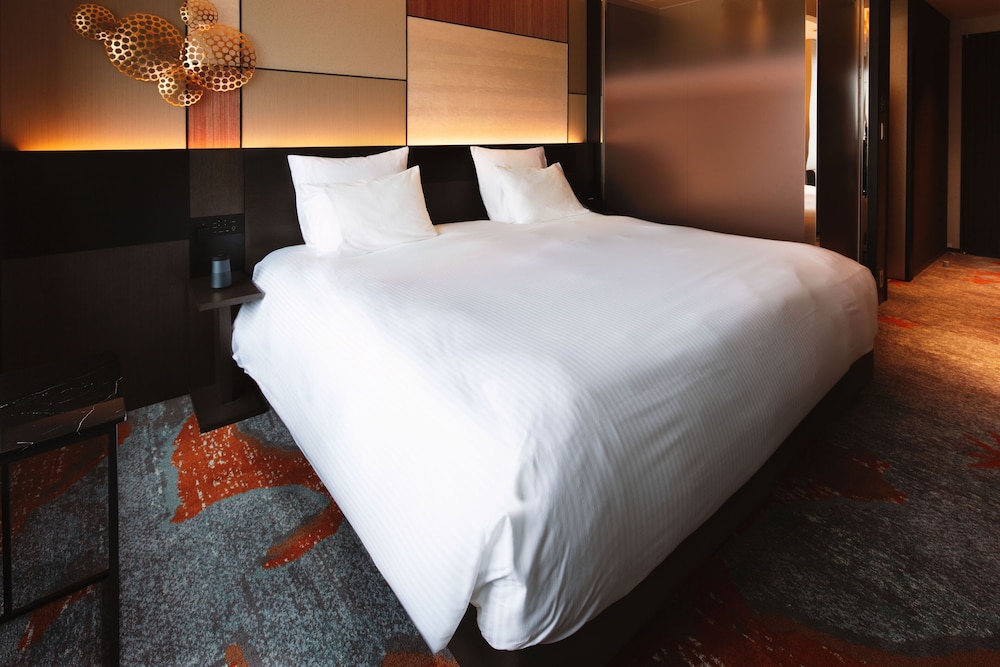 HABITACIÓN SUPERIOR con 1 cama king size del hotel Pullman Tokyo Tamachi. Foto 2