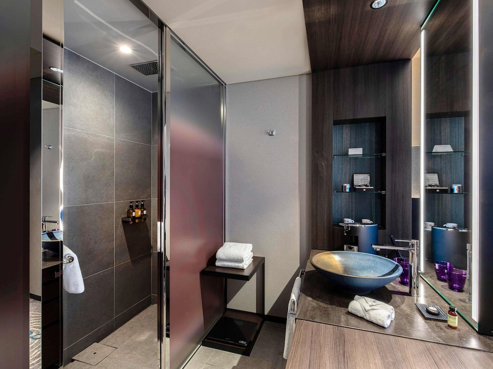 HABITACIÓN SUPERIOR con 1 cama king size del hotel Pullman Tokyo Tamachi. Foto 10