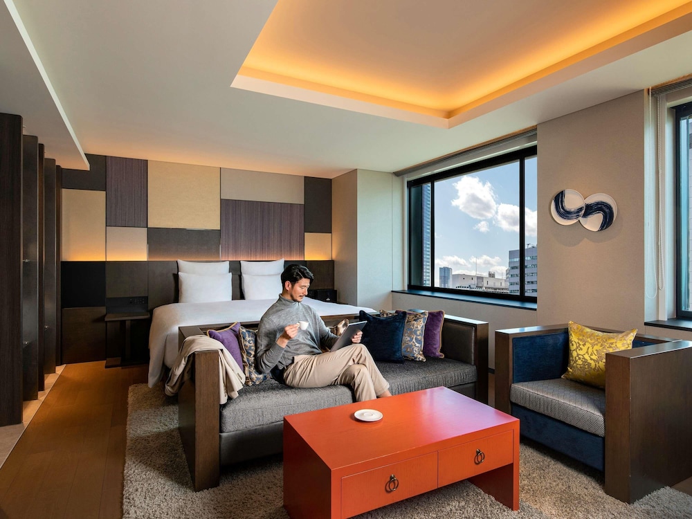 Suite Superior, Acceso al Lounge, 1 cama King del hotel Pullman Tokyo Tamachi. Foto 14
