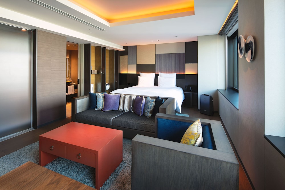Suite Superior, Acceso al Lounge, 1 cama King del hotel Pullman Tokyo Tamachi. Foto 15