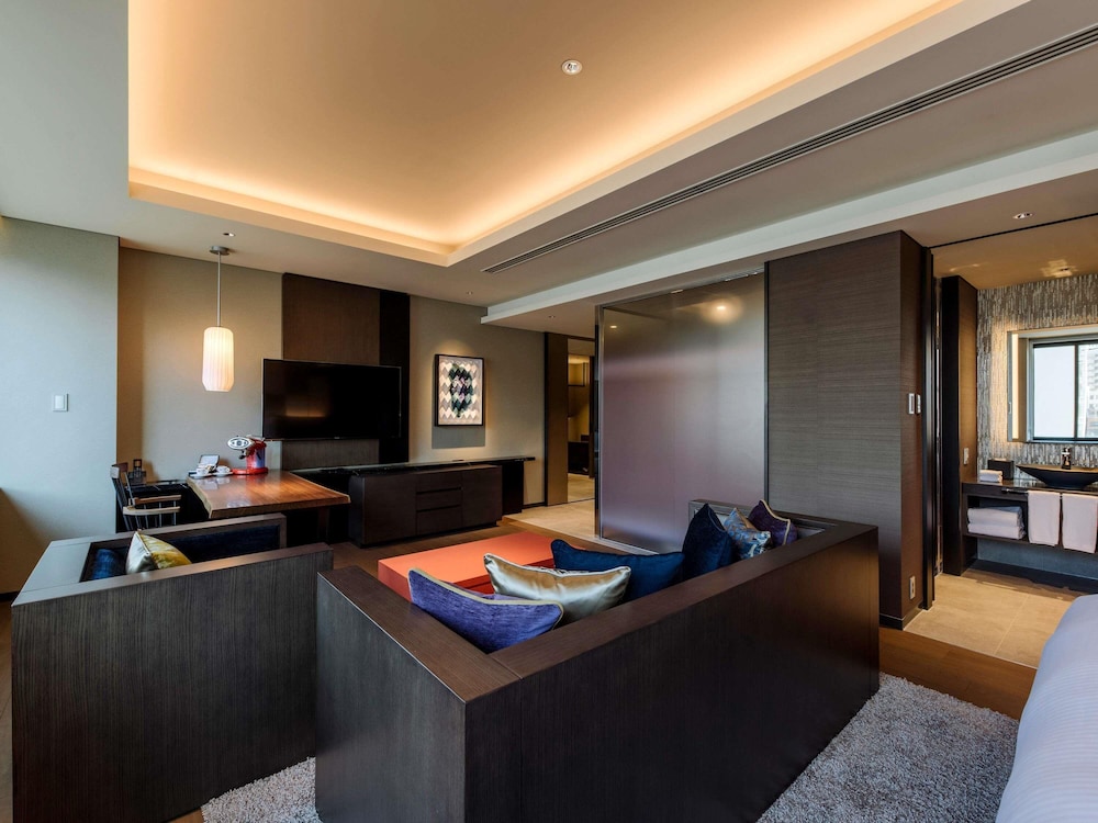 Suite Superior, Acceso al Lounge, 1 cama King del hotel Pullman Tokyo Tamachi. Foto 21