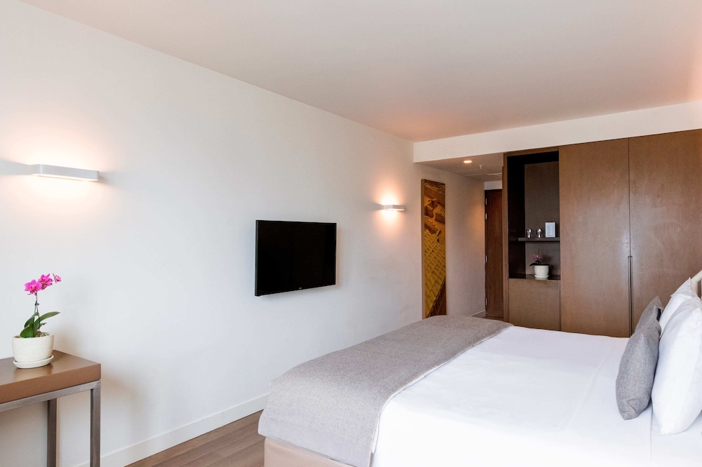Habitación, 1 cama de matrimonio grande, no fumadores del hotel Dazzler by Wyndham Lima San Isidro. Foto 3