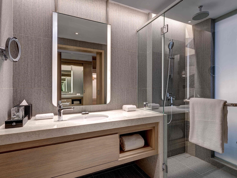 Suite Ejecutiva con 1 cama doble del hotel Mercure Kuala Lumpur Glenmarie. Foto 5