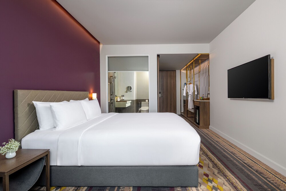 Habitación Deluxe, 1 Cama King, Vista a la Ciudad del hotel MERCURE BANGKOK SUKHUMVIT 24. Foto 1