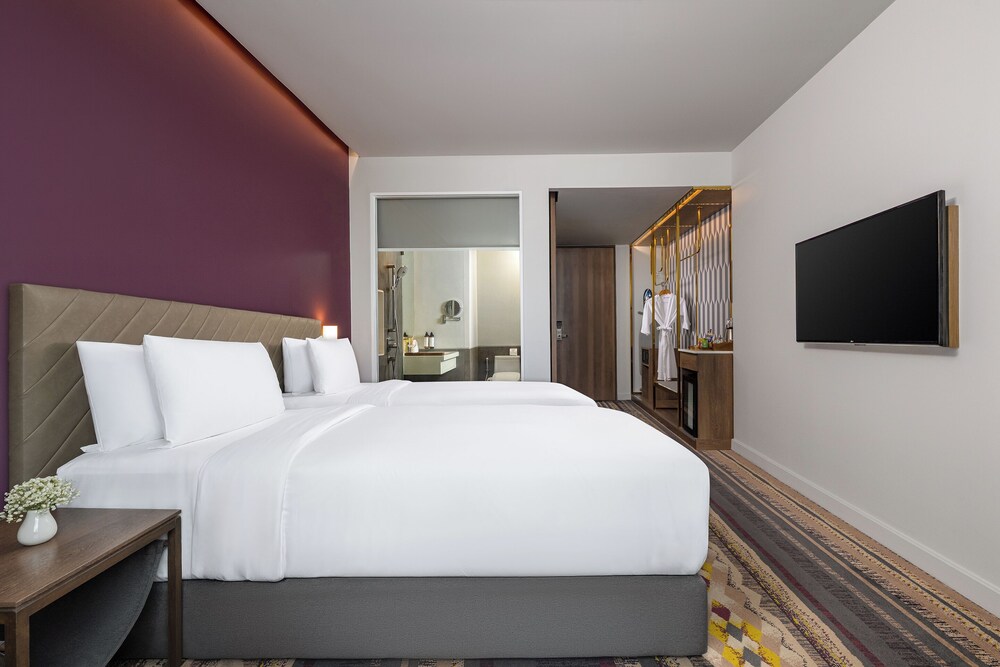 Habitación Deluxe, 2 Camas Individuales, Vista a la Ciudad del hotel MERCURE BANGKOK SUKHUMVIT 24. Foto 2