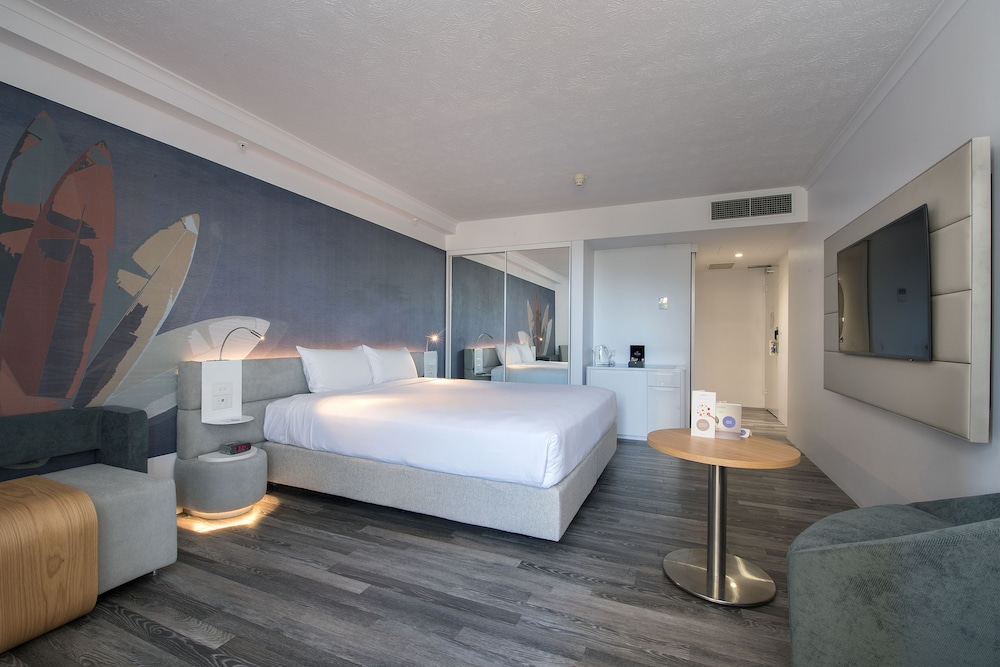 Habitación Deluxe con Vistas al Interior, 1 Cama King del hotel Novotel Surfers Paradise. Foto 1