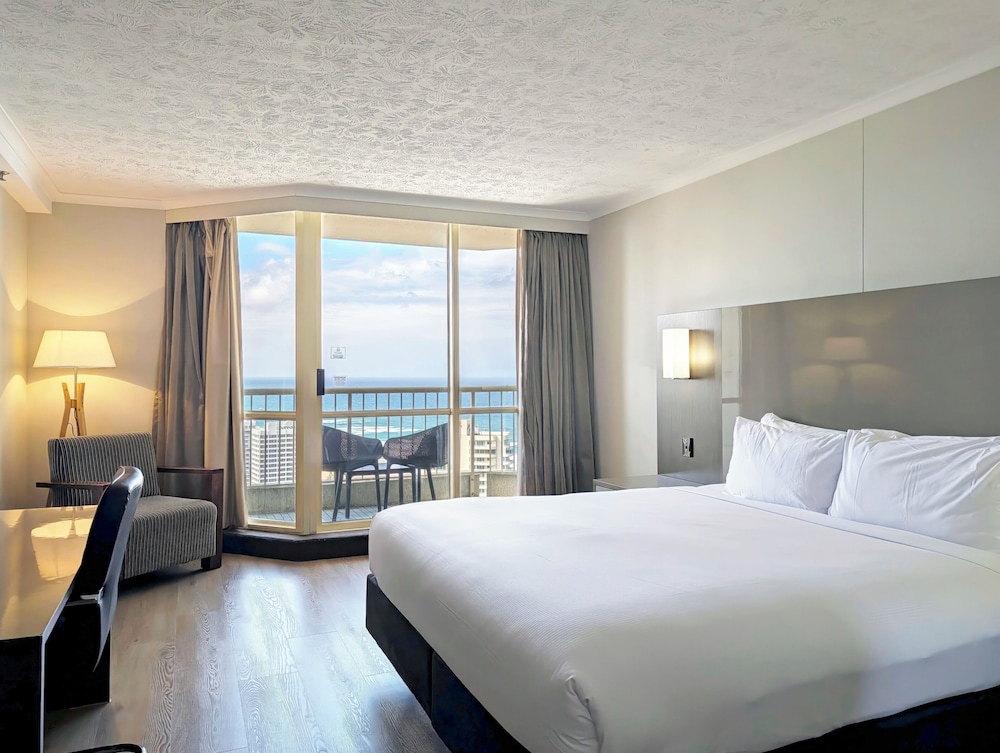 Habitación Superior con Vistas al Interior, 1 Cama King del hotel Novotel Surfers Paradise. Foto 1