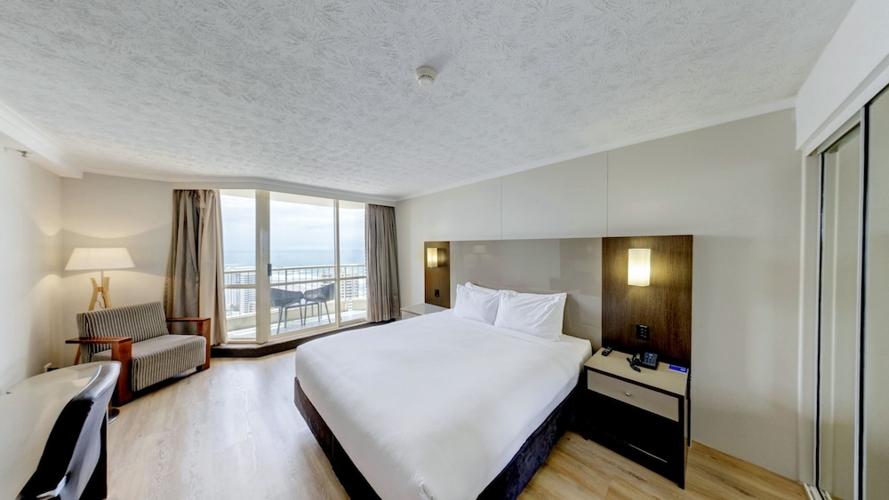 Habitación Superior con Vistas al Interior, 1 Cama King del hotel Novotel Surfers Paradise. Foto 2