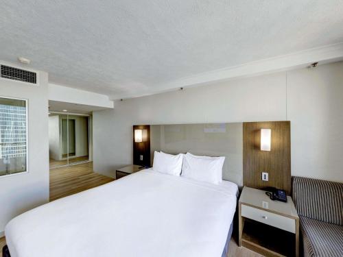 Habitación Superior Spa con Vistas al Interior, 1 Cama King del hotel Novotel Surfers Paradise