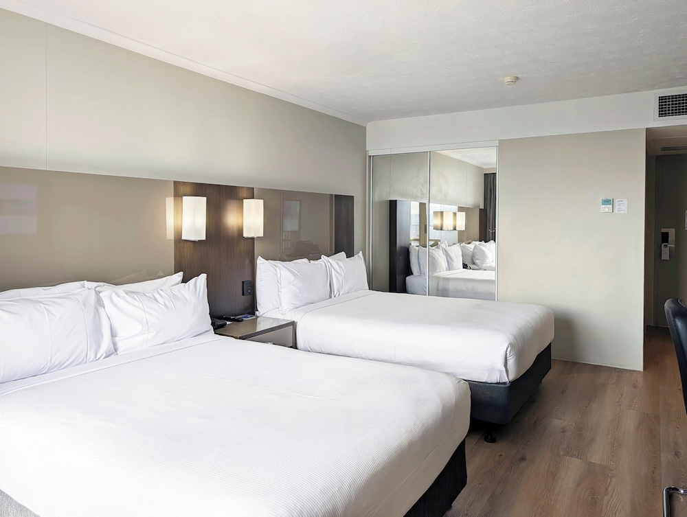 Habitación Superior con Vistas al Interior, 2 Camas Dobles del hotel Novotel Surfers Paradise. Foto 1
