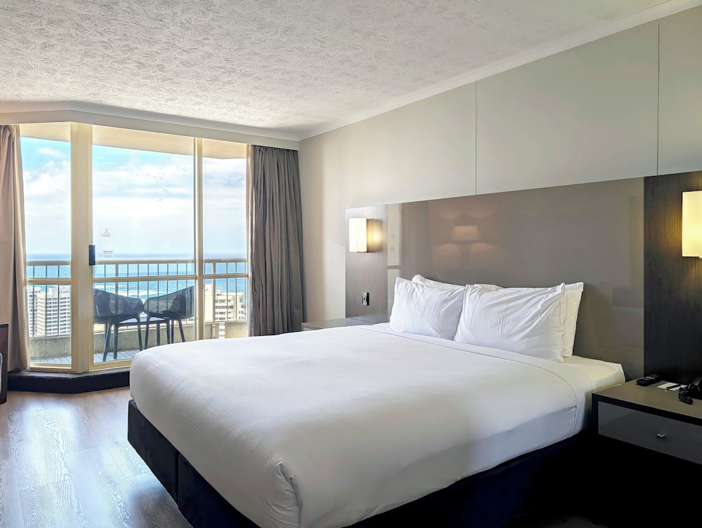 Habitación Superior con Vistas al Océano, 1 Cama King del hotel Novotel Surfers Paradise. Foto 2