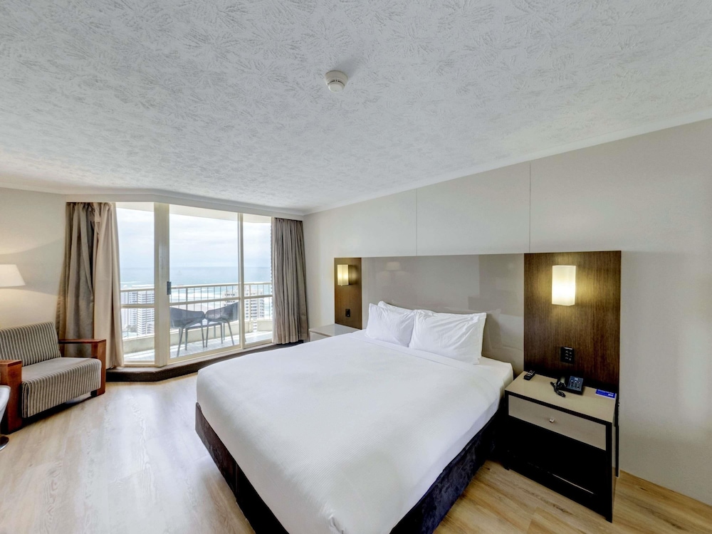 Habitación Superior con Vistas al Océano, 1 Cama King del hotel Novotel Surfers Paradise. Foto 11