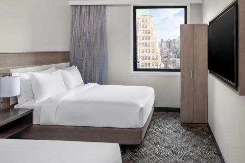 Habitación Doble adaptada para personas de movilidad reducida con ducha a ras de suelo - 2 camas dobles del hotel Doubletree by Hilton New York Times Square South