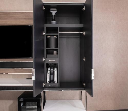 Habitación Deluxe con balcón - 1 cama extragrande del hotel Aliz Times Square. Foto 3